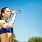 Cuánta agua deben beber los corredores. ¿Se necesita agua para correr?