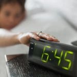 Come alzarsi velocemente dal letto la mattina: consigli utili. Semplici consigli su come alzarsi dal letto „indolore“.