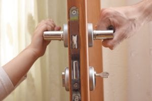 How to open a door if it won't open. Where to call if the door is jammed or the lock is broken?