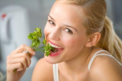 ¿Cuántas zanahorias necesita comer para mejorar la visión y qué vitaminas hay en la composición? ¿Las zanahorias son buenas para la vista?