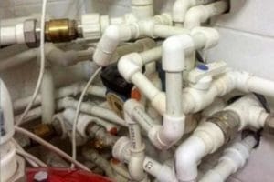 Surprisingly useful bath life hacks with photos. Life hacks in the work of plumbers - repairing a leak in a toilet bowl, pipes and a ball valve.