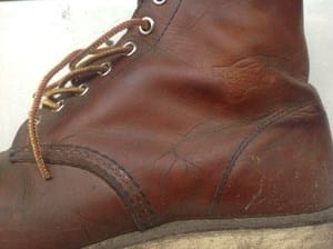 10 parasta korjaustoimenpidettä ja kuinka puhdistaa mustat raidat kengissä. Kuinka poistaa mustat raidat kengistä?