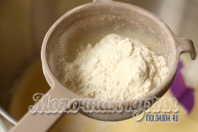 Шарлотка в духовці. Шарлотка з яблуками в духовці. топ швидких і смачних рецептів пишною шарлотки