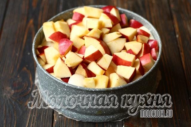 Шарлотка в духовці. Шарлотка з яблуками в духовці. топ швидких і смачних рецептів пишною шарлотки