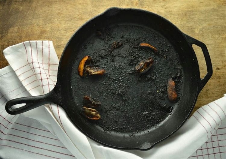 13 gross mistakes in cast iron pan care. How to care for a cast iron pan, useful tips