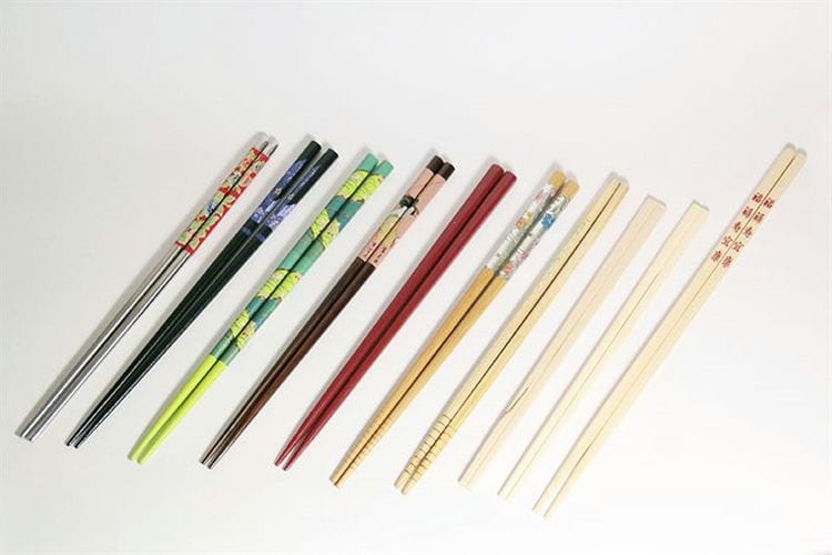 Comment manger avec des baguettes et ne pas vous embarrasser - les règles de l'étiquette chinoise. Comment tenir correctement les bâtonnets de sushi chinois