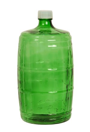 Como lavar qualquer recipiente por dentro, mesmo com gargalo estreito, mesmo da placa verde depois da água? Como limpar garrafas de vidro por dentro: um hack da vida dos bartenders