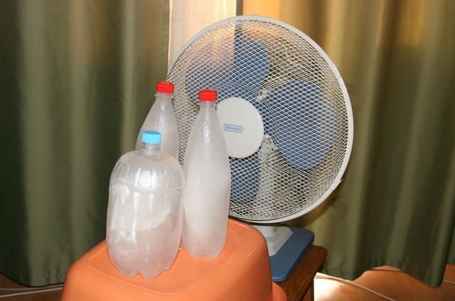 Voici quelques moyens simples de refroidir rapidement une pièce sans climatisation. Comment rafraîchir une pièce sans climatisation: vous épargner de la chaleur estivale