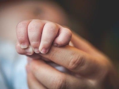 Die ersten Lebenstage eines Neugeborenen: Ratschläge eines Kinderarztes. Wie ein Neugeborenes aussehen sollte