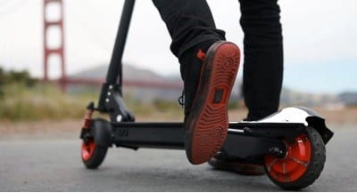 Come guidare uno scooter elettrico - guida passo passo. Scooter elettrico come guidare correttamente.