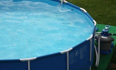 Hur man limmar den uppblåsbara poolen. Hur man snabbt hittar och förseglar ett hål i poolen