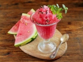 Que faire si vous avez acheté une pastèque non sucrée? Des options intéressantes. Recettes de pastèque