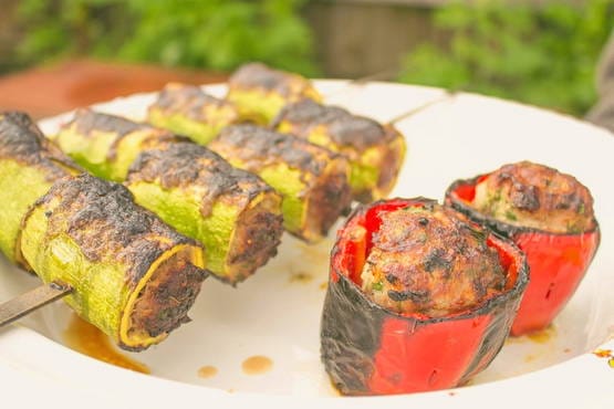 Berinjelas grelhadas na grelha e espetos: as melhores receitas, marinada. Berinjelas grelhadas