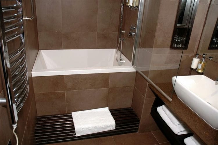What kind of bath to choose so as not to regret it later. Finding out: which bath is better - cast iron, acrylic or steel