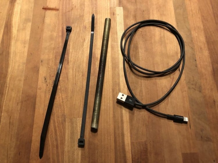 Teemme "kierretyn" langan gadgeteillemme ja laitteillemme. Kuinka vahvistaa kuulokkeita - suojaa johtoa murtumiselta