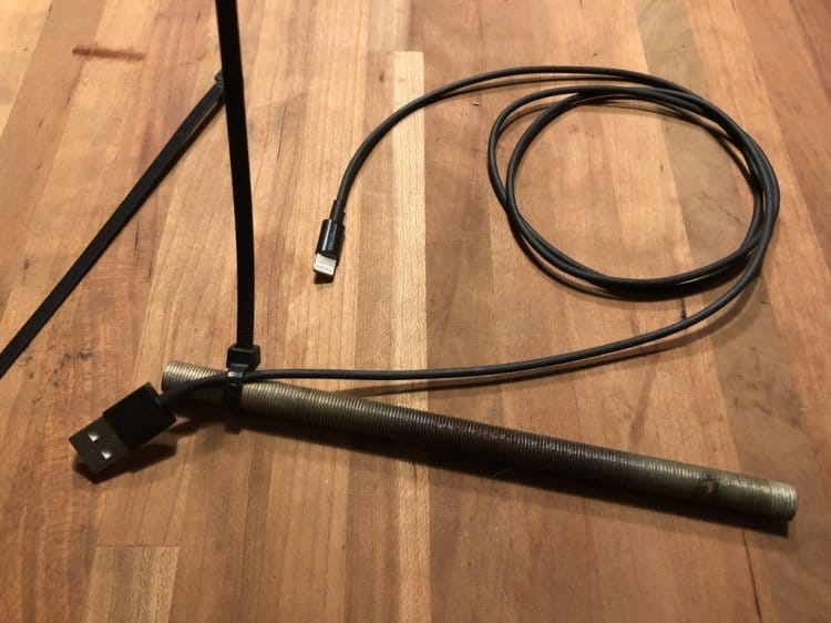 Teemme "kierretyn" langan gadgeteillemme ja laitteillemme. Kuinka vahvistaa kuulokkeita - suojaa johtoa murtumiselta