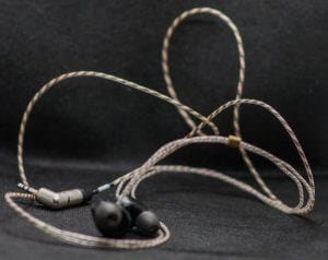 Teemme "kierretyn" langan gadgeteillemme ja laitteillemme. Kuinka vahvistaa kuulokkeita - suojaa johtoa murtumiselta
