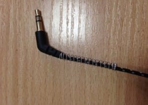 Teemme "kierretyn" langan gadgeteillemme ja laitteillemme. Kuinka vahvistaa kuulokkeita - suojaa johtoa murtumiselta