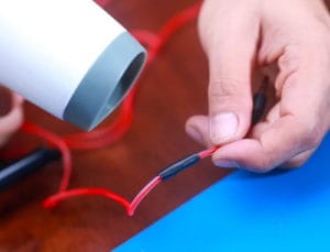Teemme "kierretyn" langan gadgeteillemme ja laitteillemme. Kuinka vahvistaa kuulokkeita - suojaa johtoa murtumiselta