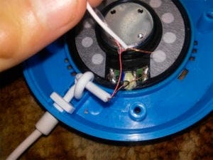 Teemme "kierretyn" langan gadgeteillemme ja laitteillemme. Kuinka vahvistaa kuulokkeita - suojaa johtoa murtumiselta