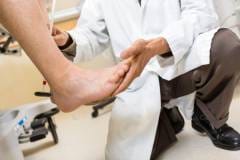 Gamba piegata: un secondo di dolore e settimane di lungo recupero. Come tratti le lesioni da torsione delle gambe?