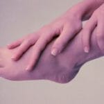 Por que há coceira nas pernas e como tratá-las. Coça nas pernas
