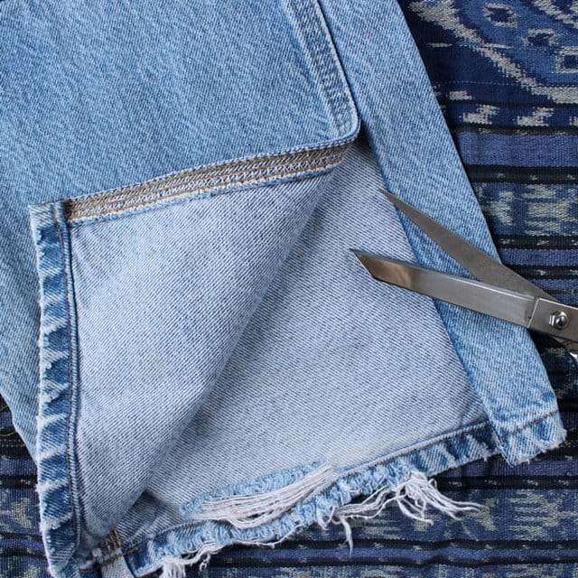Eine magische Transformation alter Jeans: Ideen für Nadelfrauen. Wie macht man aus Jeans mit eigenen Händen einen Rock?
