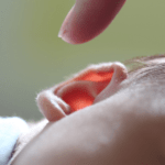 A child’s ear hurts, what should I do? Otitis media in children: symptoms and treatment