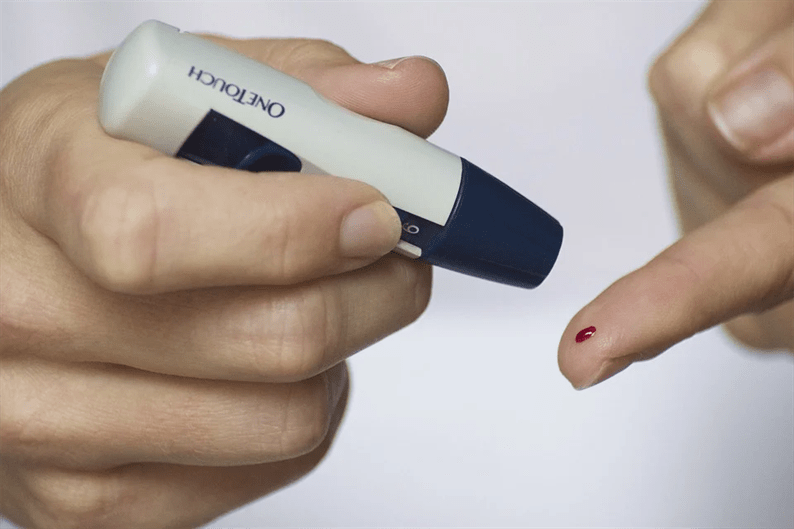 Diabetes: uhkaavat oireet, jotka auttavat sinua tunnistamaan taudin. Ensimmäiset diabeteksen merkit: kuinka tunnistaa se naisilla ja miehillä varhaisessa vaiheessa
