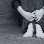 ¿Qué pasa si te sientas en una fría? Nos sentamos en un lugar frío: la parte inferior del abdomen, los testículos duelen, ¿qué debo hacer? Por qué no puedes sentarte en el frío: argumentos sólidos