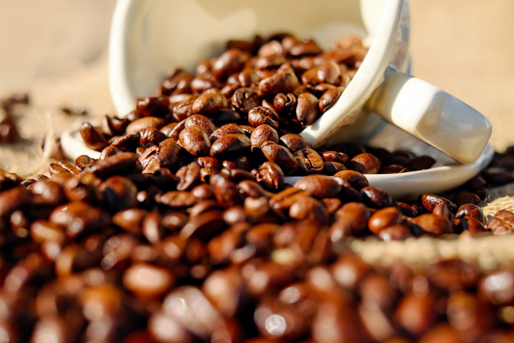 Вредно ли пить кофе? Влияние кофе на организм: польза и вред бодрящего напитка