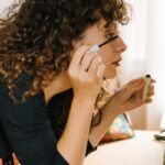 Вишукана та універсальна: чому коричнева туш краще чорної